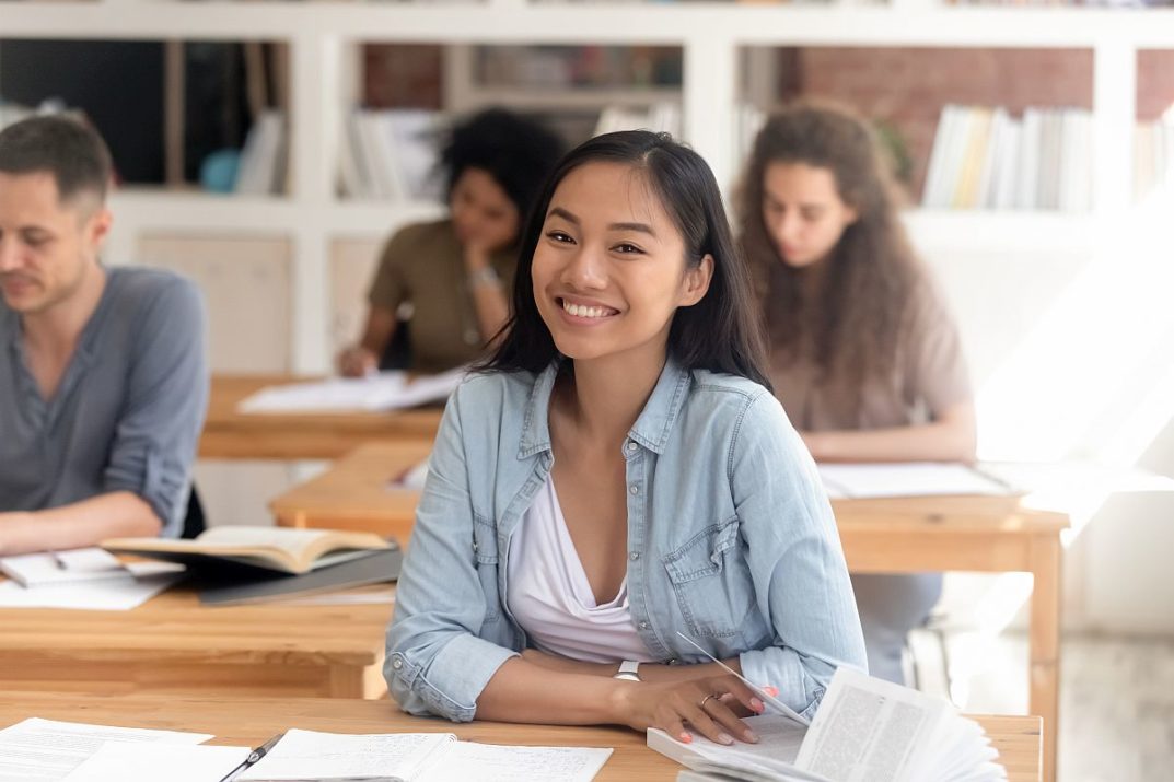 Details on how to apply for scholarships in Canada